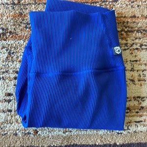 Women’s small Born Primitive leggings limitless